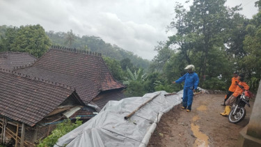Empat Rumah Warga di Kudus Rusak Tertimpa Longsoran Tebing
