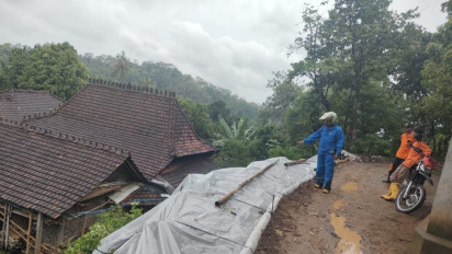Empat Rumah Warga di Kudus Rusak Tertimpa Longsoran Tebing