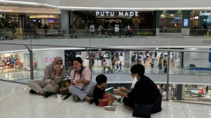 Menteri Luar Negeri Retno Marsudi Terciduk ‘Ngemper’ di Mal Bareng Cucu