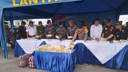 TNI AL Amankan Kapal Penyelundup Angkut 45 Kg Sabu Asal Thailand