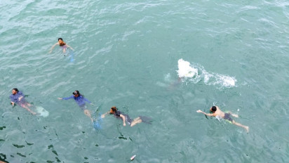 Aksi Anak Logam di Pelabuhan Ketapang, Hiburan Ringan Bagi Penumpang Kapal