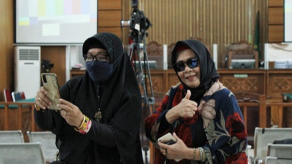 Fans Bharada E Geruduk PN Jaksel Minta ”Icad” Segera Bebas dari Dakwaan Pembunuhan Berencana