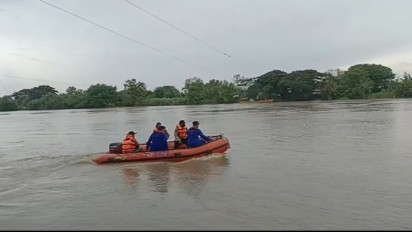 Cari Lansia Tenggelam, Tim SAR Gabungan di Gresik Sisir Aliran Sungai Bengawan Solo hingga 2 Kilometer