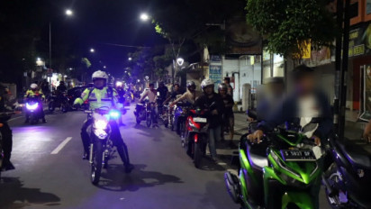 Belasan Motor Knalpot Brong Dirazia Polisi dalam Kegiatan Rutin Yang Ditingkatkan (KRYD) Polres Bojonegoro