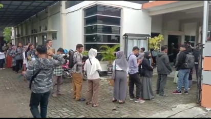 Ribuan Pendaftar Panitia Pemungutan Suara (PPS) Serbu Kantor KPU Kabupaten Bojonegoro