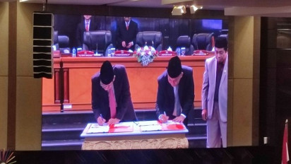 Hadiri Rapat Paripurna di DPRD DKI Jakarta, Pj Gubernur Sepakati Raperda JakPro dan Pengelolaan Keuangan Daerah