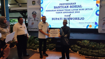 Bupati Purworejo Tepati Janji Cairkan Bansos RTLH Senilai 5,7 Miliar Rupiah