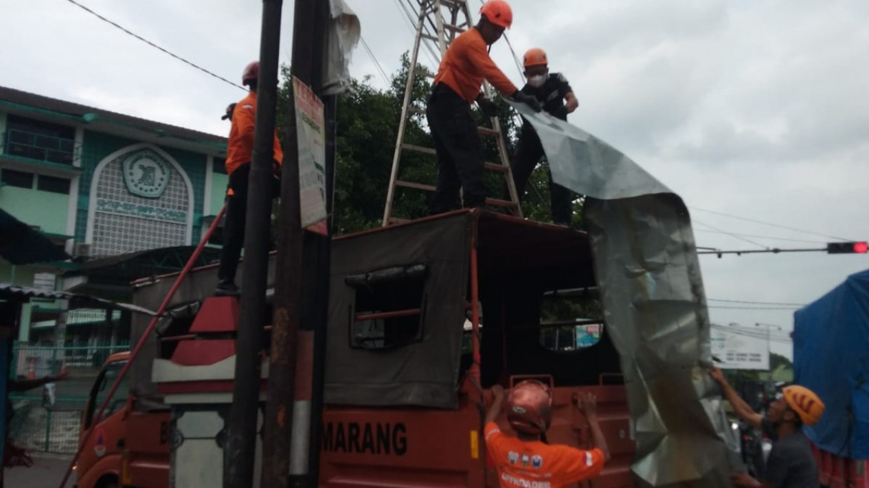 Angin Kencang Landa Wilayah Kabupaten Semarang, BPBD Minta Warga Waspada
            - galeri foto