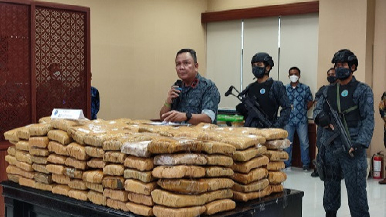 BNN Berhasil Ringkus Jaringan Nasional Ganja Seberat 223 Kilogram di Depok
            - galeri foto