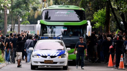 Viral Bus Pemain Timnas Thailand Diserang