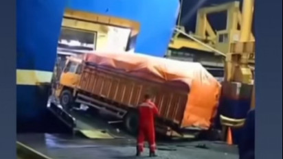 Imbas Truk Jatuh ke Laut Merak, Dirjen Perhubungan Darat Minta Operator Pelabuhan Larang Kendaraan ODOL Masuk Kapal