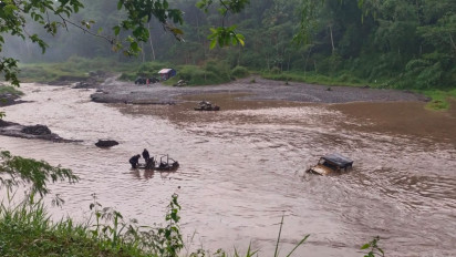 Tiga Jip Wisata Terjebak Banjir Lahar Hujan Gunung Merapi