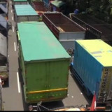 Bekasi Kaji Pembatasan Jam Operasional Truk Demi Mengurangi Jalan Rusak hingga Kecelakaan Lalu Lintas