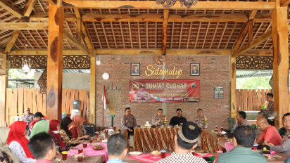Jum'at Curhat, Kapolres Purworejo Dengarkan Keluhan Warga Desa