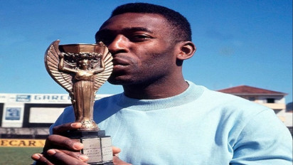 Putri dari Pele Mengunggah Sebuah Foto Sesaat Sebelum Sang Legenda Sepak Bola Meninggal Dunia