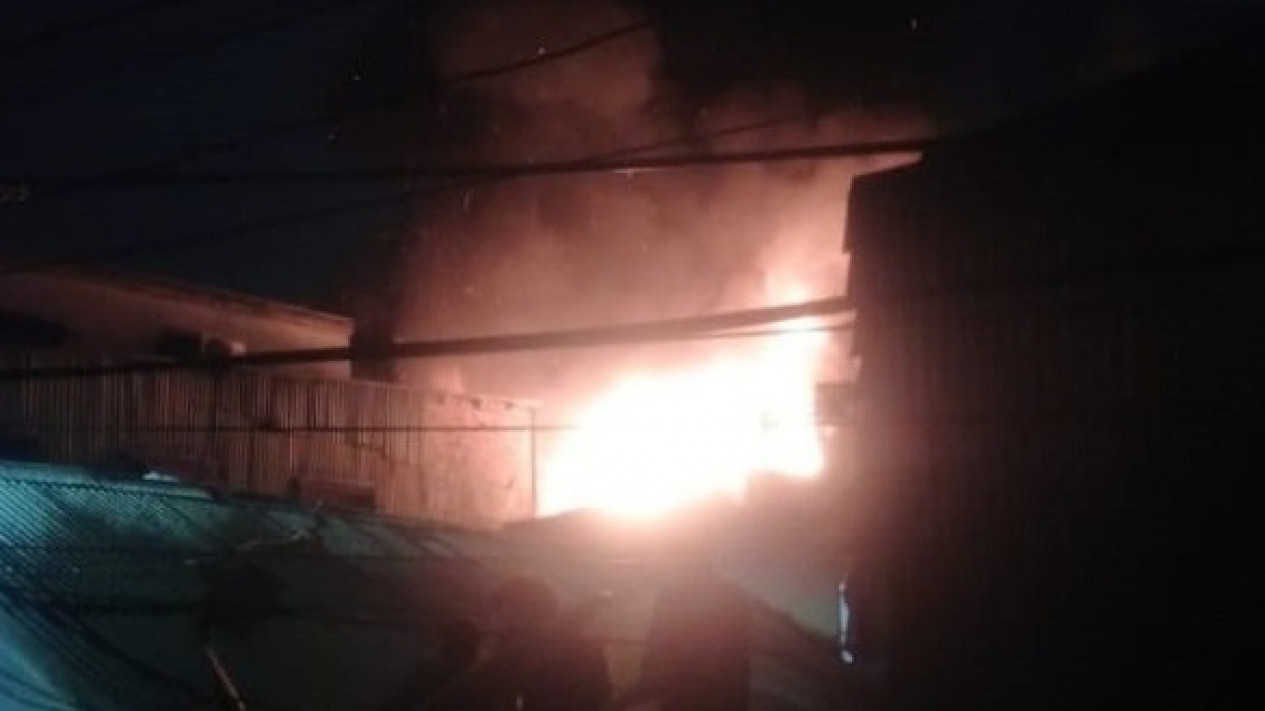 Pemukiman Warga di Tambora Terbakar
            - galeri foto