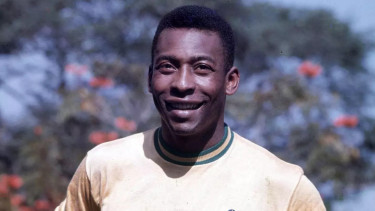 Pele Pernah Menginjakkan Kaki Di Stadion GBK Melawan Timnas Indonesia