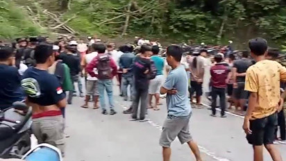 Penemuan Mayat Laki Laki Tanpa Identitas di Jalan Raya Gegerkan Warga