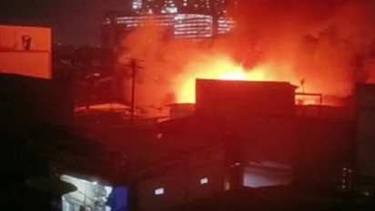 Penghujung Tahun 2022 Kebakaran Hebat Landa Pemukiman Padat Penduduk di Tambora, Beberapa Warga Alami Luka