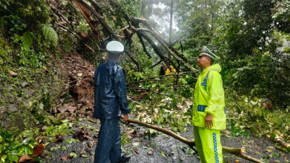 Waspada, Longsor di Tanjakan Cisarakan Palabuhanratu. Masyarakat Diminta Cari Jalan Alternatif