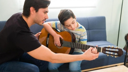 5 Tips Belajar Gitar Untuk Pemula, Berikut Langkah-langkahnya