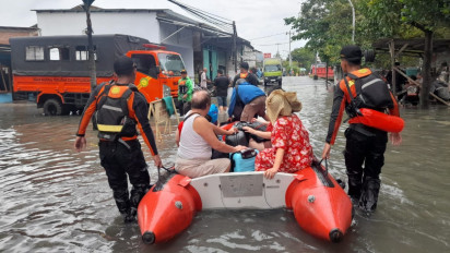 Potret Memilukan Bencana Banjir di Kota Semarang, SAR Evakuasi 172  Korban
