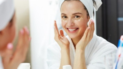 7 Cara Mencerahkan Wajah Tanpa Perawatan Mahal, Ternyata Hanya dengan Rutin Menggunakan ini