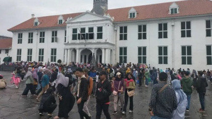 Kota Tua Jakarta Dipadati Pengunjung di Hari Pertama Tahun 2023