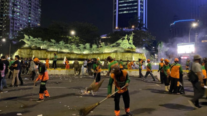 74 Ton Sampah Sisa Perayaan Malam Tahun Baru 2023 di Jakarta