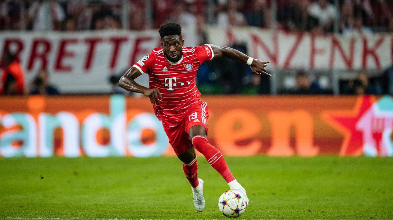 Real Madrid Incar Alphonso Davies dan Erling Haaland, Barcelona Makin Ketar-ketir
            - galeri foto