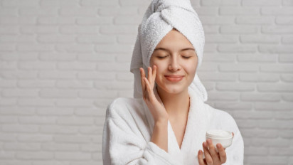 Selain Bikin Wajah Terhidrasi, Ini 5 Manfaat Pelembap yang Jarang Diketahui Banyak Orang
