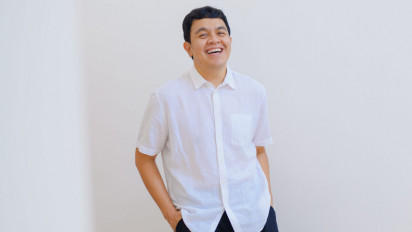 Lirik Lagu Tulus - Sewindu