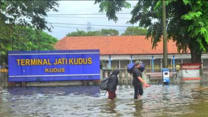 Terminal Jati Kudus Lumpuh Akibat Banjir
