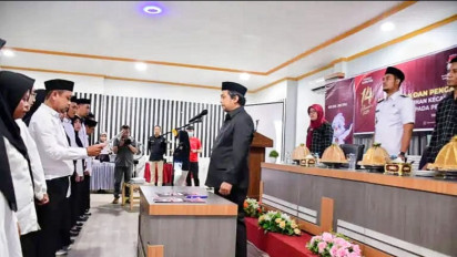 45 Anggota Panitia Pemilihan Kecamatan (PPK) Se-Kabupaten Sinjai Resmi Dilantik Ketua KPU.