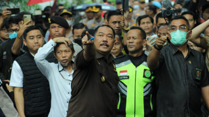 Berjalan Kaki, Majelis Hakim dan JPU Datangi Rumah Dinas Ferdy sambo di Duren Tiga