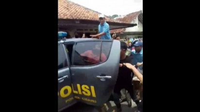 Bikin Geger Satu Kampung! Istri Kades Selingkuh Dengan Pak RT, Warga Datar Ngamuk Usir Pelaku