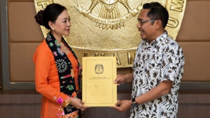 Istri Eks Wagub DKI Djarot Saiful Daftar Jadi Calon Anggota DPD, Janji Atasi Banjir dan Macet