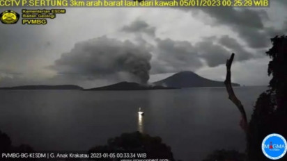 Lagi, Gunung Anak Krakatau Keluarkan Asap Kawah Setinggi 150 Meter, PVMBG: Status Siaga Level III