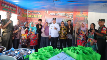 Kembangkan Hasil Produk Lokal, Wakil Bupati Karimun Serahkan Bantuan Peralatan UMKM