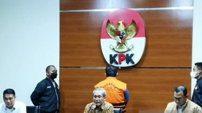 Selalu Mangkir Panggilan KPK karena Sakit, Lukas Enembe Terlihat Hadiri Peresmian Kantor Gubernur