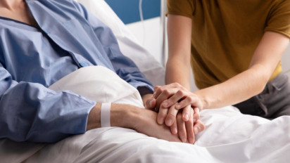 5 Artis Indonesia yang Meninggal Karena Penyakit Kanker, Ternyata Ada yang Berjuang Melawan Kanker Langka