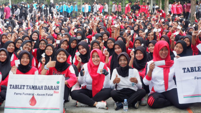Cegah Anemia dan Stunting, Bupati Ikfina Ajak Para Siswi Minum Tablet Tambah Darah (TTD)