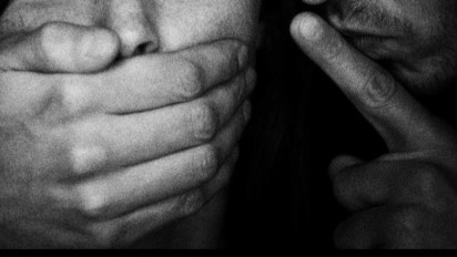 Polisi di Pamekasan ini Bertindak Brutal, Persilahkan Teman-teman 'Mencicipi' Istri Sah, Kini Disikat Propam