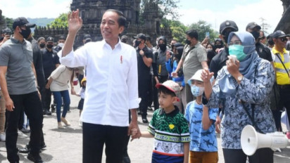 Presiden Jokowi Wisata Edukasi Bersama Cucu di Candi Prambanan
