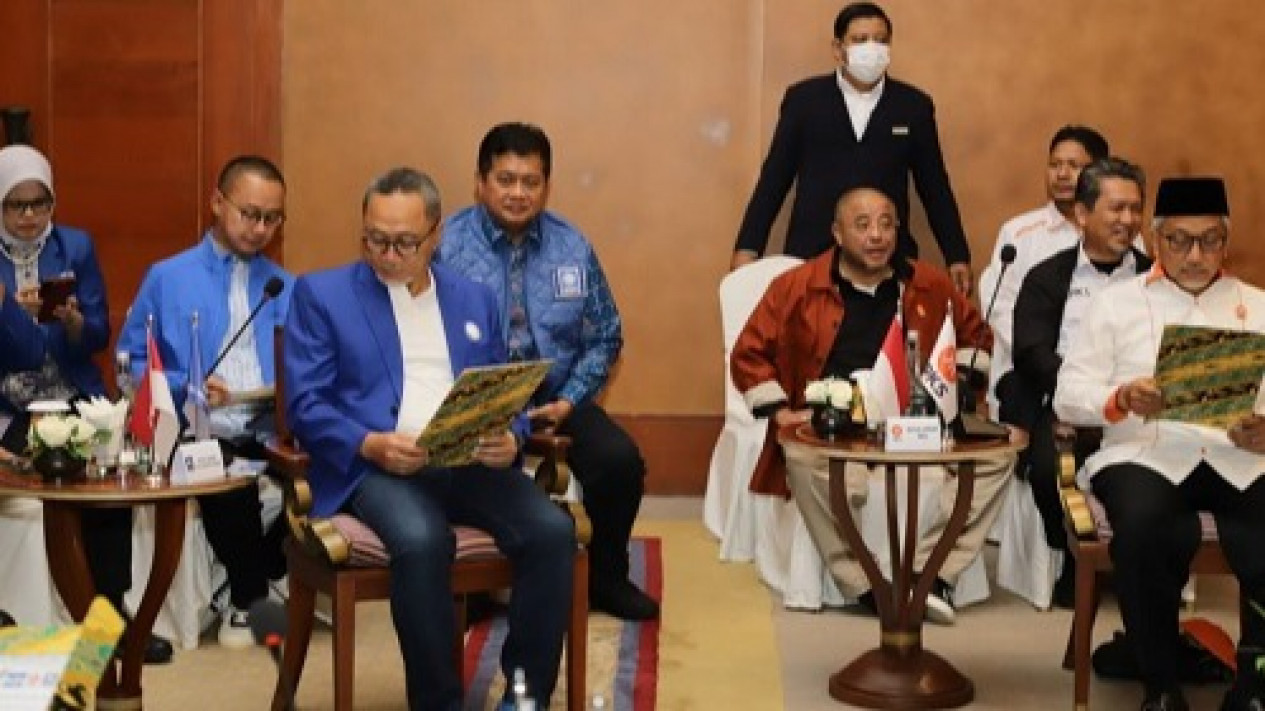 PDIP Absen Dalam Perkumpulan 8 Parpol Bahas Sistem Pemilu 2024
            - galeri foto