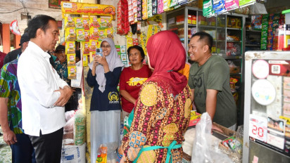 Presiden Jokowi Tinjau Aktivitas Perdagangan di Pasar Sentul