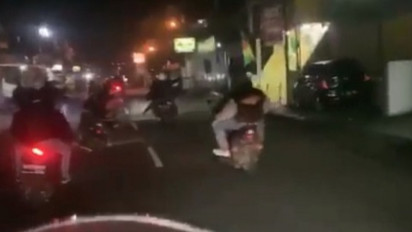 Viral! Gerombolan Bermotor di Garut Bikin Ulah, Teror Pengguna Jalan dengan Pecahan Botol dan Senjata Tajam