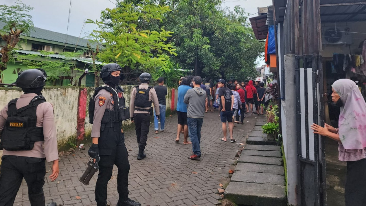 Sisir Lokasi Tawuran Polisi Temukan Sejumlah Busur dan Anak Panah
            - galeri foto