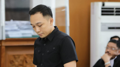 Jaksa Tanya Ricky Rizal: Kamu Lihat Nggak FS Pegang Senjata?