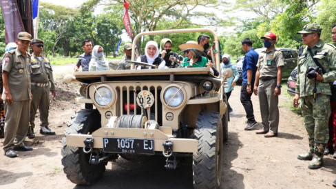 Resmikan Jalan Merak-Baluran Situbondo, Gubernur Khofifah: Koneksitas ...